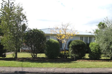 Photo of property in 2/8 Ward Crescent, Te Atatu Peninsula, Auckland, 0610