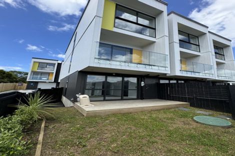 Photo of property in 1/18 Hetherington Road, Ranui, Auckland, 0612