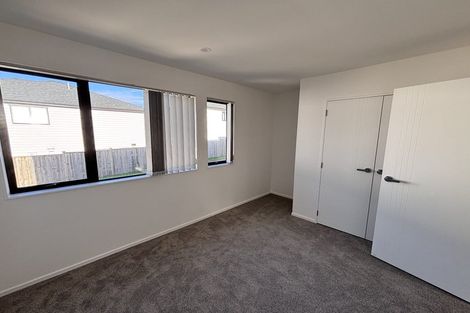 Photo of property in 4/94 Godley Road, Green Bay, Auckland, 0604