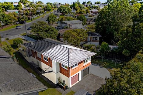 Photo of property in 2/12 Ellice Road, Totara Vale, Auckland, 0629