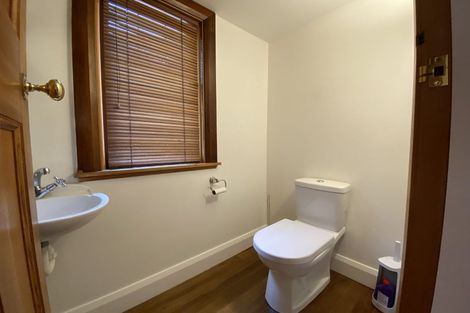 Photo of property in 7 Grove Road, Kelburn, Wellington, 6012