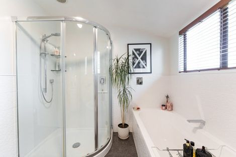 Photo of property in 75 Glenross Street, Glenross, Dunedin, 9011