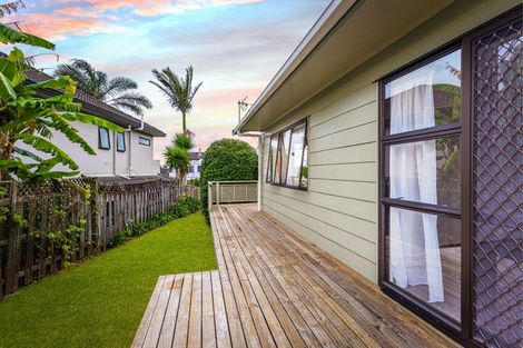 Photo of property in 73 Wiseley Road, West Harbour, Auckland, 0618