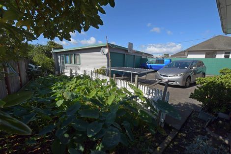 Photo of property in 12 Sandbrook Avenue, Otara, Auckland, 2023