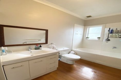 Photo of property in 21 Rame Road, Greenhithe, Auckland, 0632