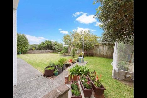 Photo of property in 82 Royal View Road, Te Atatu South, Auckland, 0610