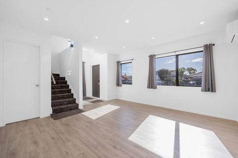 Photo of property in 50a Barbados Drive, Unsworth Heights, Auckland, 0632