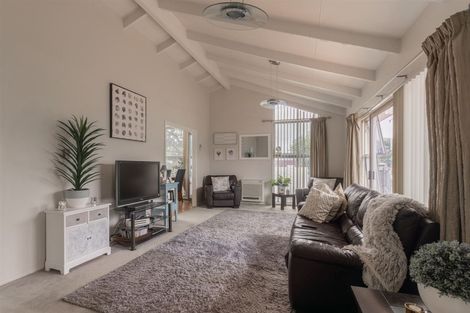 Photo of property in 10 Glen Place, Parklands, Christchurch, 8083