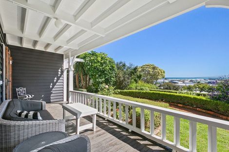 Photo of property in 124 Pendarves Street, New Plymouth, 4312