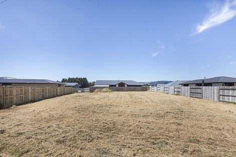 Photo of property in 27 Coutts Way, Fitzherbert, Palmerston North, 4410