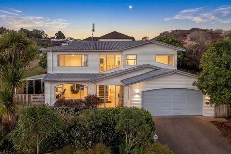Photo of property in 31 Harrowglen Drive, Northcross, Auckland, 0632