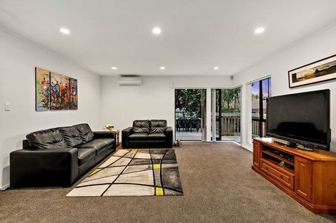 Photo of property in 2/54 Granville Drive, Massey, Auckland, 0614