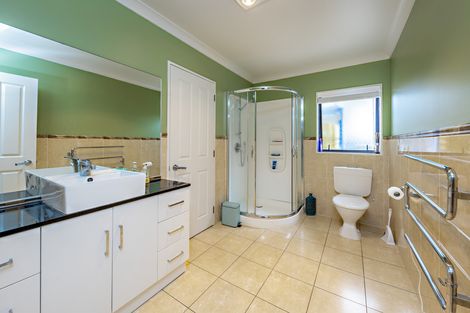 Photo of property in 9 Pistachio Place, Goodwood Heights, Auckland, 2105