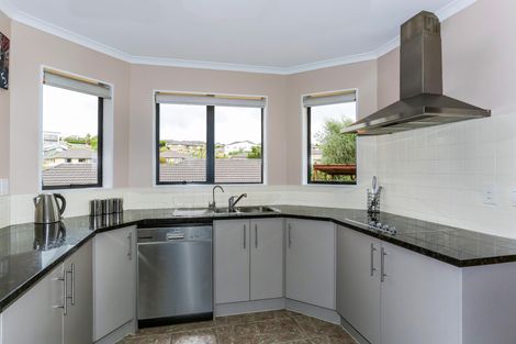 Photo of property in 11 Ina Ville Drive, Pukekohe, 2120