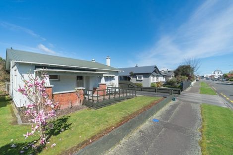 Photo of property in 42 Dahlia Street, Palmerston North, 4410