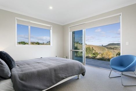 Photo of property in 32 Piro Place, Acacia Bay, Taupo, 3385