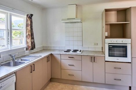 Photo of property in 39 Westminster Road, Wainuiomata, Lower Hutt, 5014