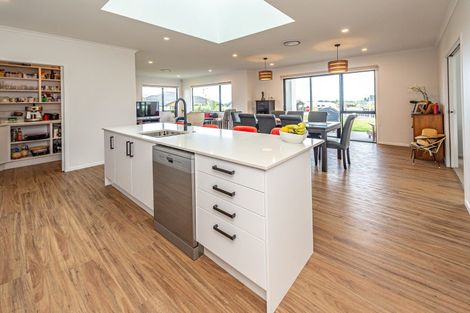 Photo of property in 36 Tirimoana Place, Otamatea, Whanganui, 4501