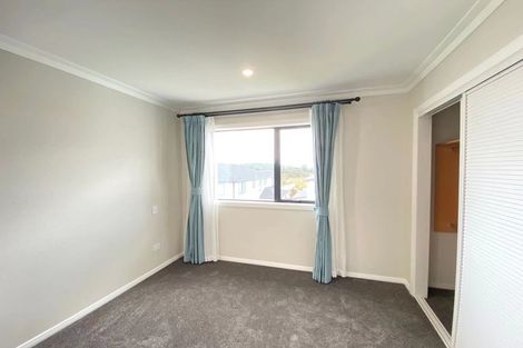 Photo of property in 15 Craigs Way, Hobsonville, Auckland, 0616