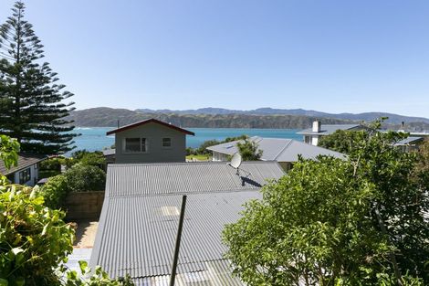 Photo of property in 120a Breaker Bay Road, Breaker Bay, Wellington, 6022