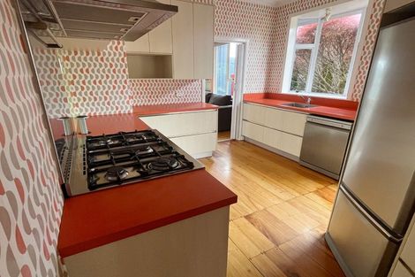 Photo of property in 136 Seaview Road, Westown, New Plymouth, 4310