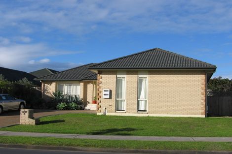Photo of property in 8 Middlefield Drive, East Tamaki Heights, Auckland, 2016