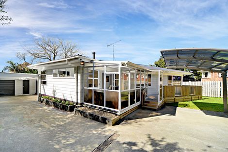 Photo of property in 12 Barnard Place, Manurewa East, Auckland, 2102