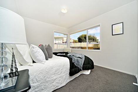 Photo of property in 12 Barnard Place, Manurewa East, Auckland, 2102