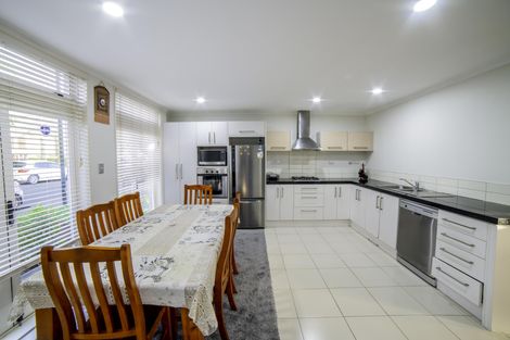 Photo of property in 16 Reins Road, Takanini, 2112