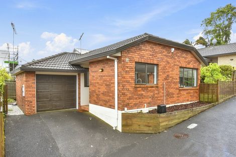 Photo of property in 2/10 Ridge Road, Howick, Auckland, 2014