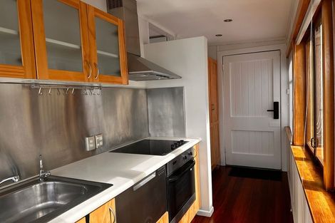 Photo of property in 186 Oriental Parade, Oriental Bay, Wellington, 6011