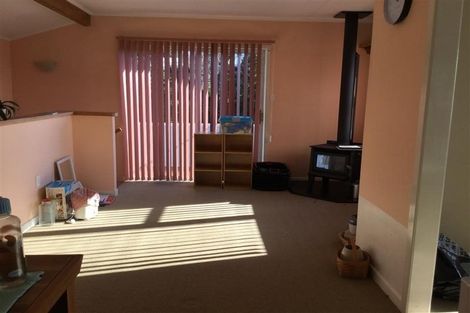 Photo of property in 37 Awanui Street, Merrilands, New Plymouth, 4312
