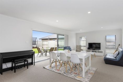 Photo of property in 23 Oka Street, Papamoa Beach, Papamoa, 3118