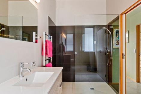 Photo of property in 32 Taumata Road, Omaha, 0986