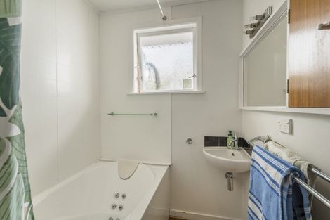 Photo of property in 12 Kowhai Grove, Raumati Beach, Paraparaumu, 5032