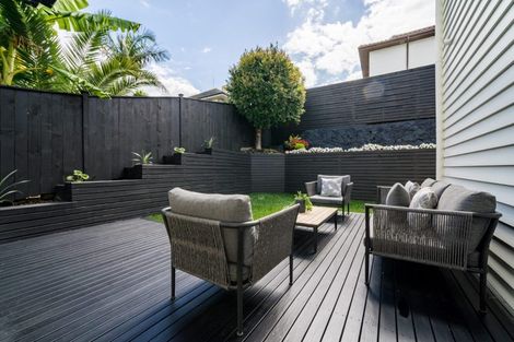 Photo of property in 158b East Coast Road, Forrest Hill, Auckland, 0620