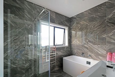 Photo of property in 46 Domett Street, Newlands, Wellington, 6037