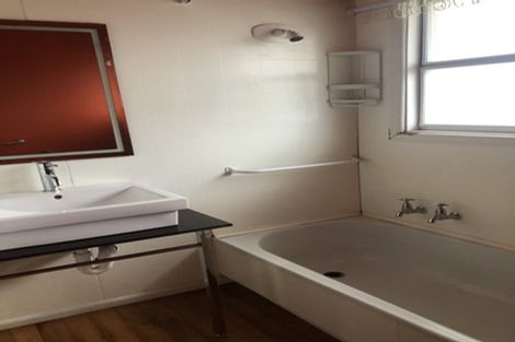 Photo of property in 122 Estuary Road, South New Brighton, Christchurch, 8062