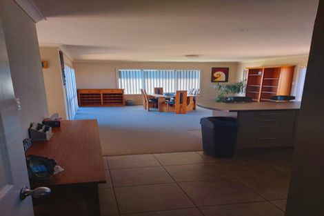 Photo of property in 4 Kirkpatrick Place, Havelock North, 4130