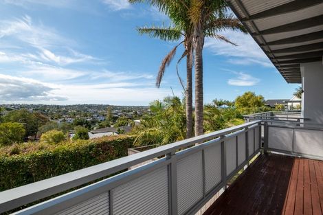 Photo of property in 1/598 Beach Road, Rothesay Bay, Auckland, 0630