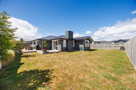 Photo of property in 83 Johnstone Drive, Fitzherbert, Palmerston North, 4410