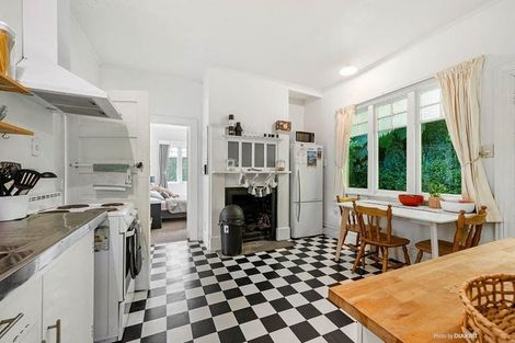 Photo of property in 10 Governor Road, Northland, Wellington, 6012