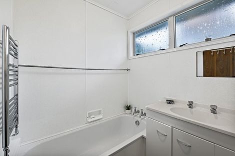 Photo of property in 21 Ambury Place, Merrilands, New Plymouth, 4312