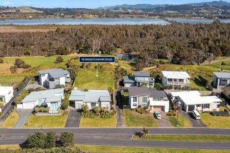 Photo of property in 18 Mangatawhiri Road, Omaha, 0986