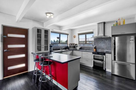 Photo of property in 5 Pokaka Place, Inglewood, 4330