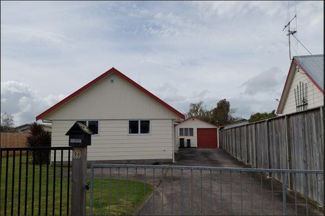 Photo of property in 98 Oakfield Crescent, Pukete, Hamilton, 3200