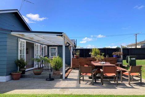 Photo of property in 13 Hutchins Street, Waitara, 4320