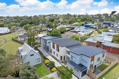 Photo of property in 43d Fitzherbert Avenue, West Harbour, Auckland, 0618