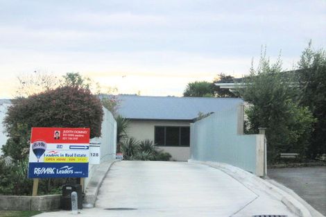 Photo of property in 128 Tait Drive, Greenmeadows, Napier, 4112