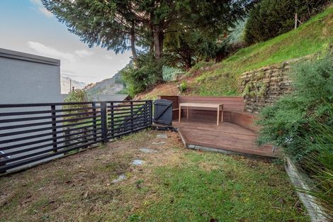 Photo of property in 5b Wye Place, Fernhill, Queenstown, 9300